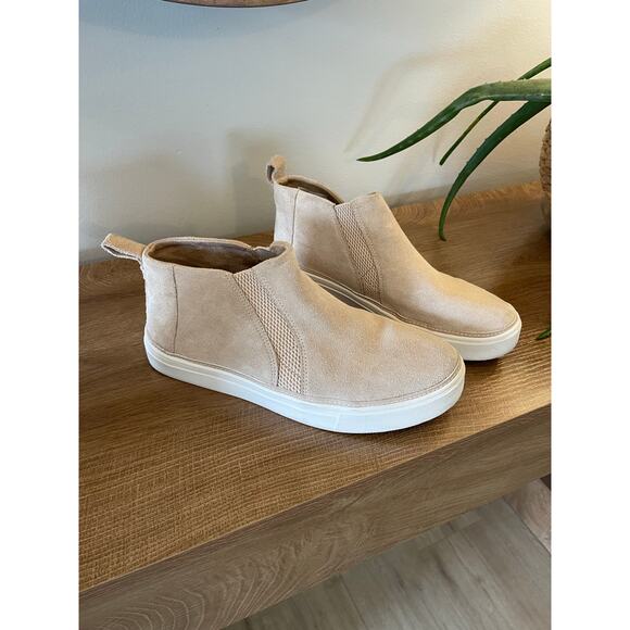 Tom’s pull on suede high top sneakers ⭐️ - Picture 1 of 7